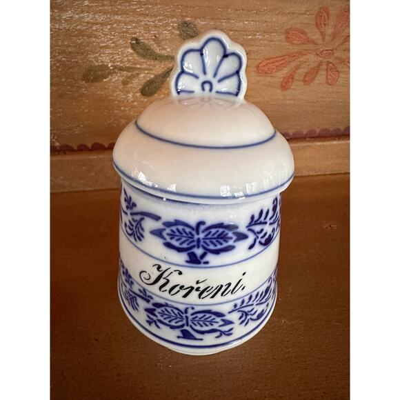 Blue Onion Ceramic Jar , Eastern European All Spice Jar, Koreni Jar with Lid - Picture 5 of 9